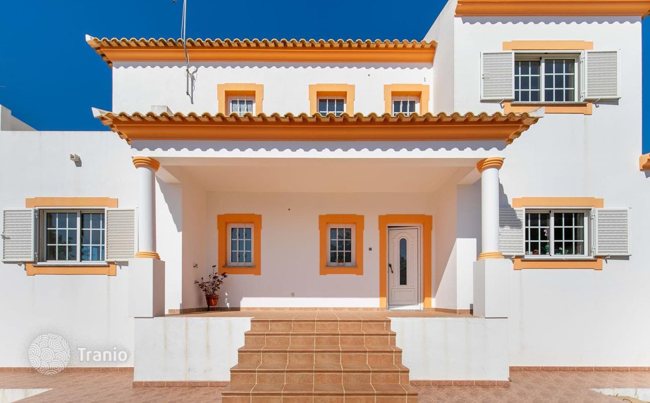 3-Bedroom Villa in Alcantarilha