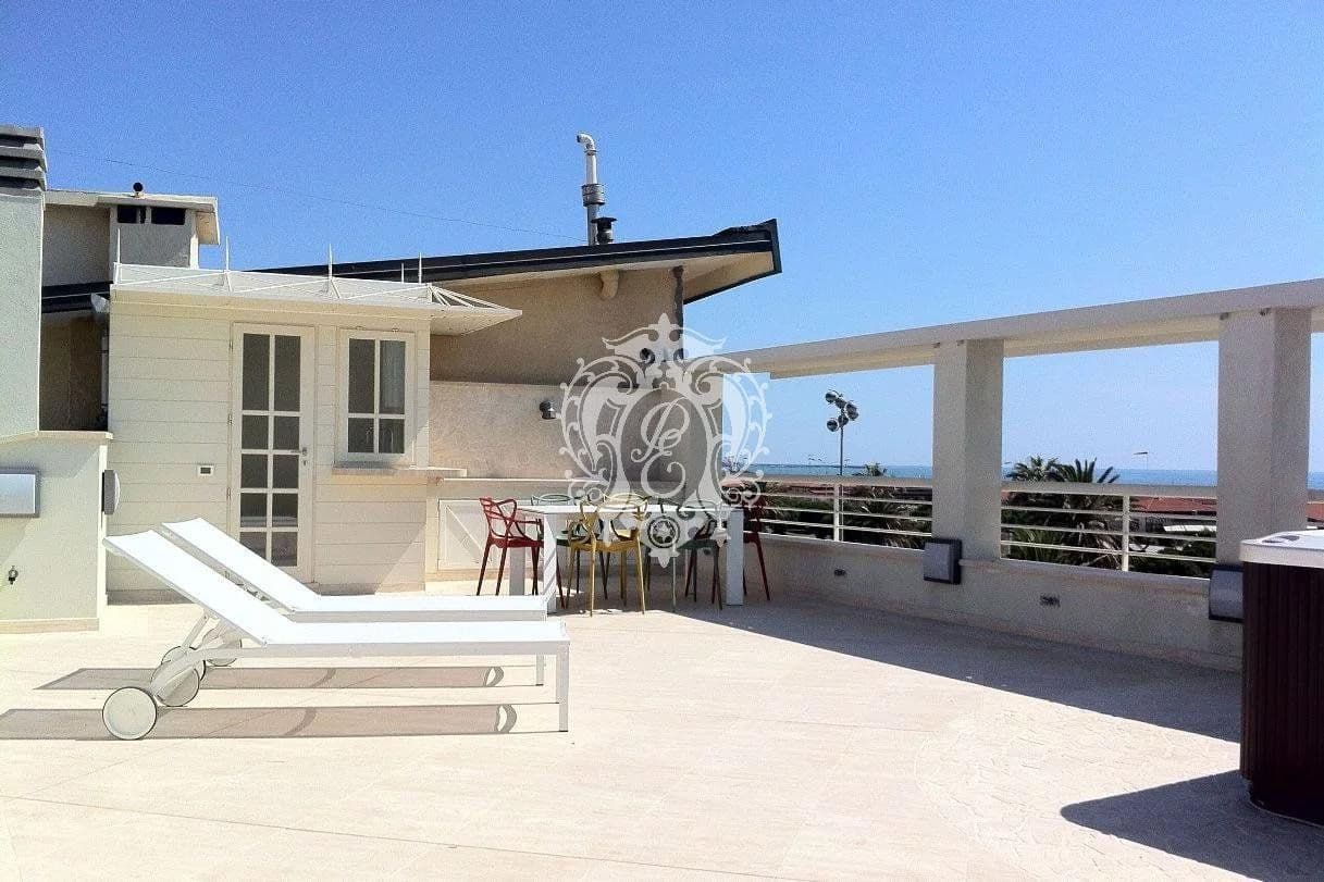 2-Bedroom Apartment in Viareggio