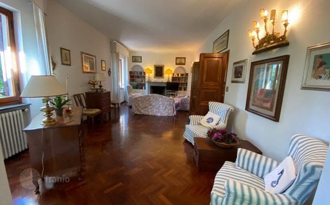 6-Bedroom Villa for Renovation 300 m from the Sea in Forte dei Marmi, photo 3