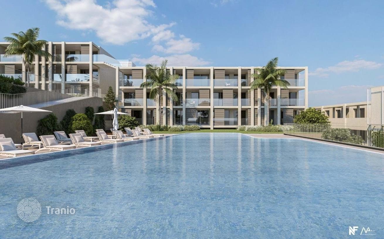 1-Bedroom Apartment with Sea View, Pool and Garage in São Martinho, Funchal