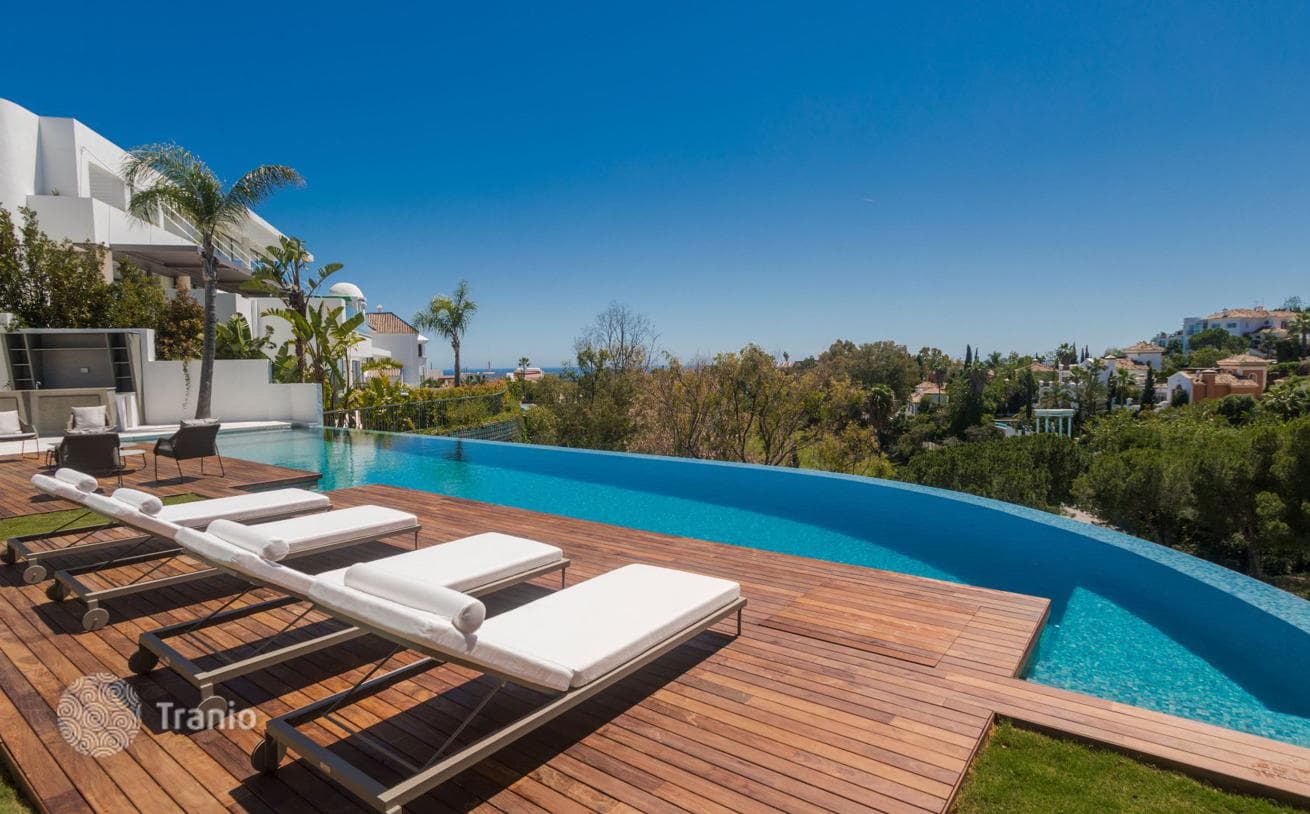 6-Bedroom Villa with Private Pool and Golf Course Views in Benahavís, photo 5