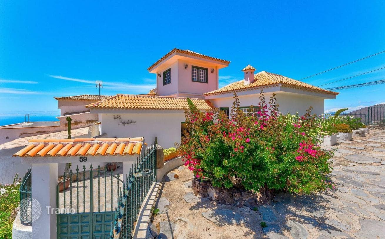 6-Bedroom Villa with Large Plot and Panoramic Views in Santa Cruz de Tenerife, photo 3