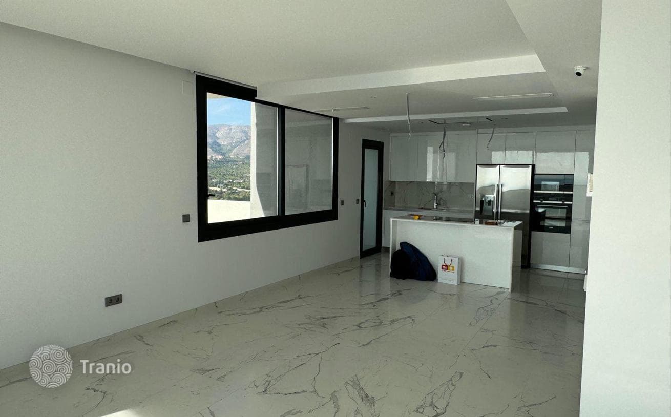 2-Bedroom Penthouse with Sea View in Benidorm, Alicante, photo 3