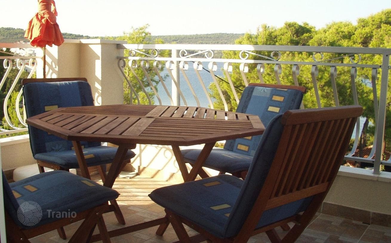 3-Story House with Sea View, Terrace and Garden in Šolta
