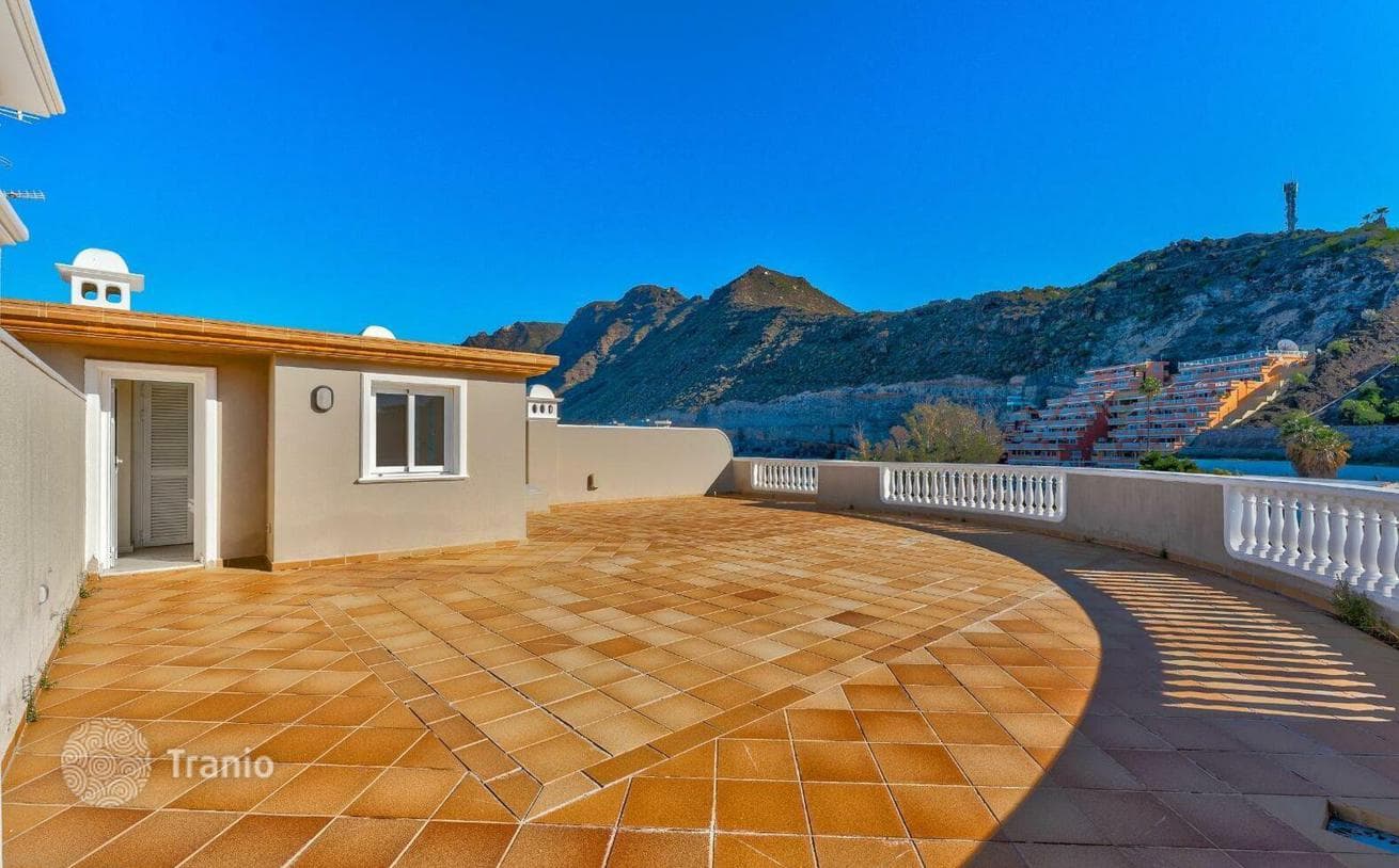 2-Bedroom Penthouse with Pool View in Acantilado de los Gigantes