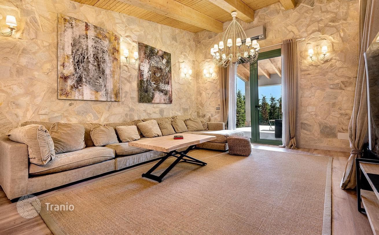 3-Bedroom Villa with Private Pool in El Toro, Mallorca, photo 4