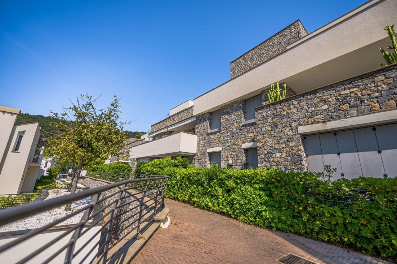 2-Bedroom Apartment in Alassio, photo 2