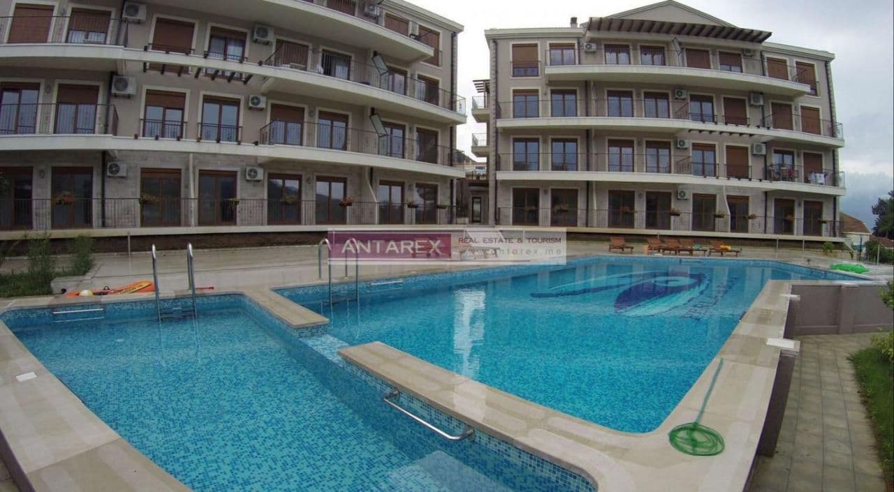 2-Room Apartment in Baosici, Montenegro, photo 4