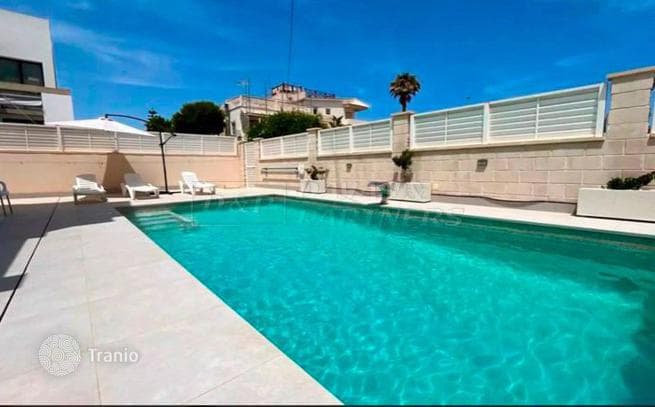 4-Bedroom Villa in Torrevieja, Spain, photo 3