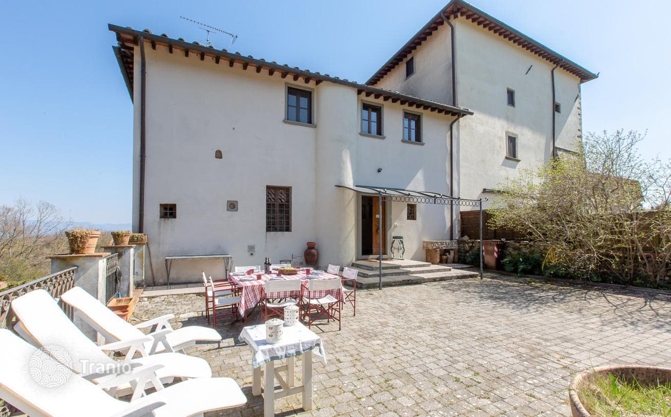 Spacious Villa with Park and Fountain in Barberino di Mugello