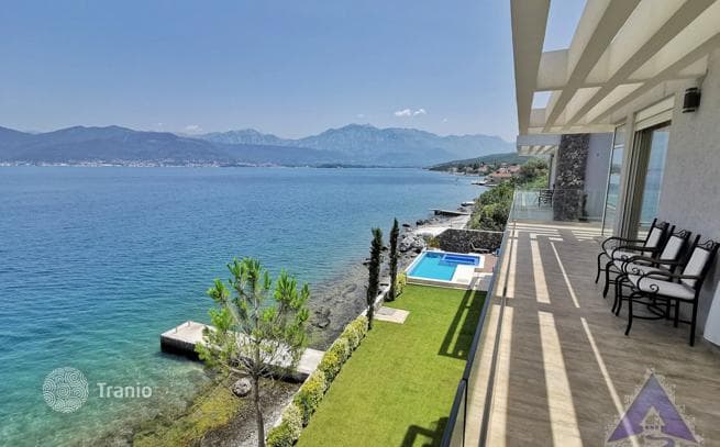 2-Bedroom Villa with Sea View in Tivat, Montenegro, photo 5
