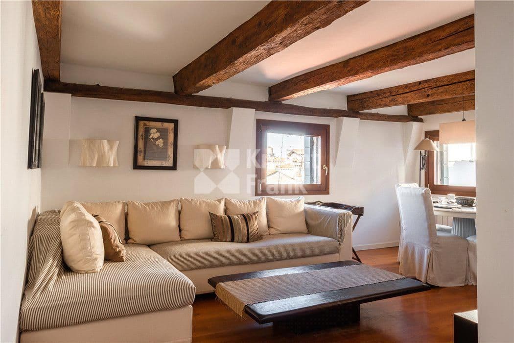 2-Bedroom Apartment in Venice