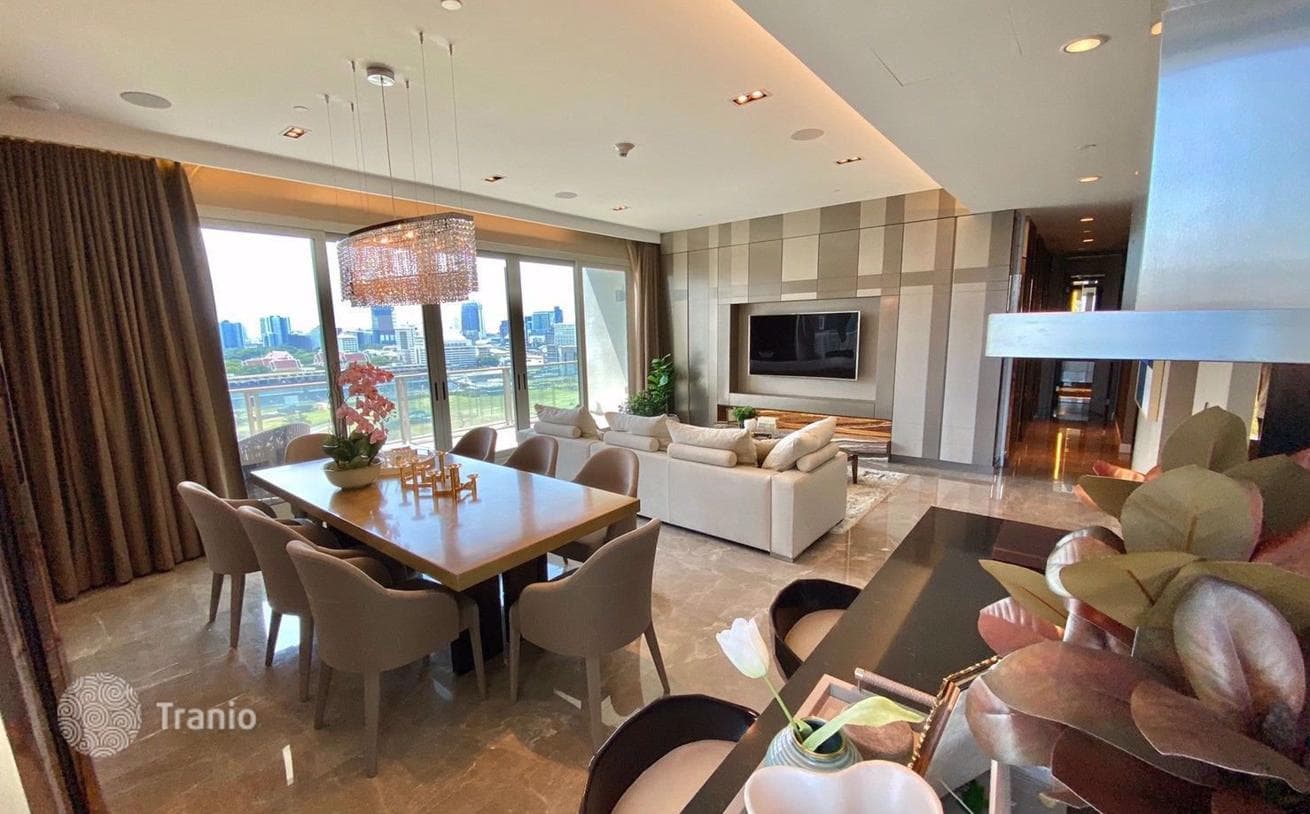 2-Bedroom Condo in Pathum Wan, Bangkok, photo 2