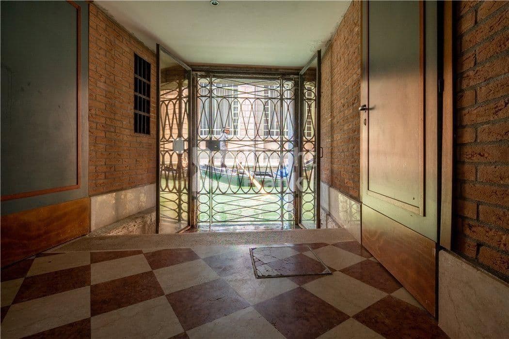 2-Bedroom Apartment in Venice, Italy, photo 2