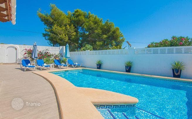 3-Bedroom Seafront Villa with Terrace in Calpe, Spain