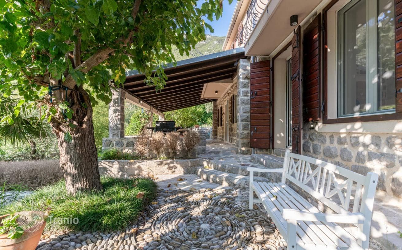 3-Bedroom Villa with Mediterranean Gardens in Kotor, Montenegro, photo 5