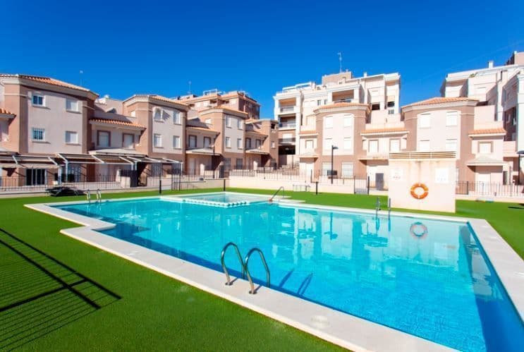 3-Bedroom Apartment in Santa Pola, Spain, photo 2