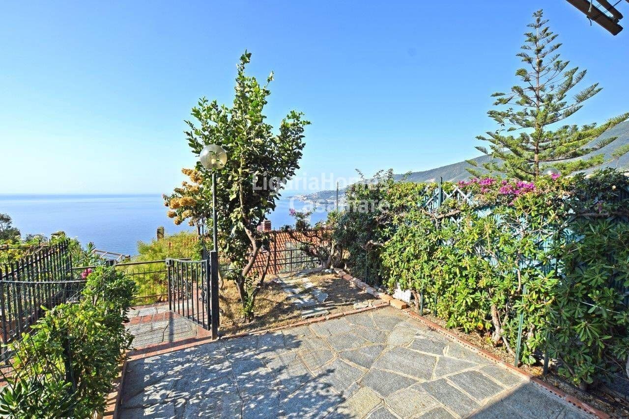 2-Bedroom Townhouse in Ospedaletti, photo 2