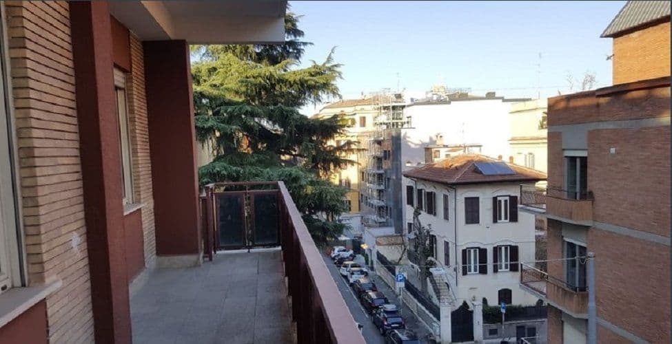 1-Bedroom Apartment in Rome, photo 2