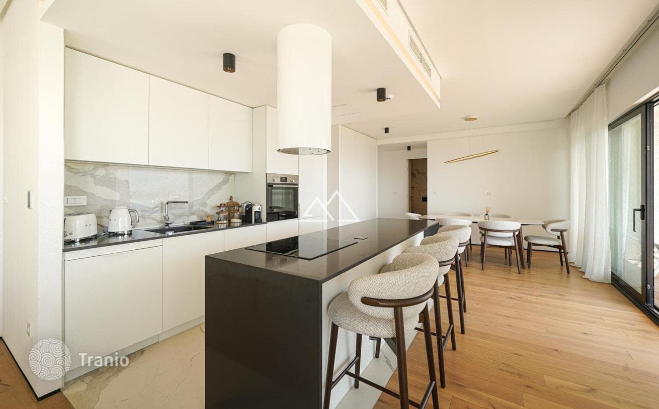 3-Bedroom Apartment with Sea View in Budva, photo 3