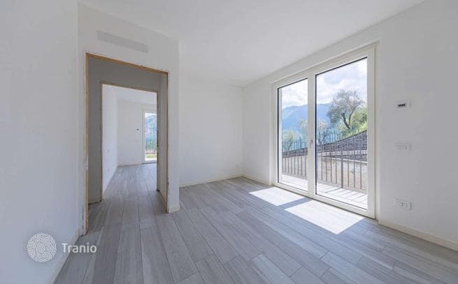 3-Bedroom Villa with Private Pool and Lake View in Lenno, Como, photo 3