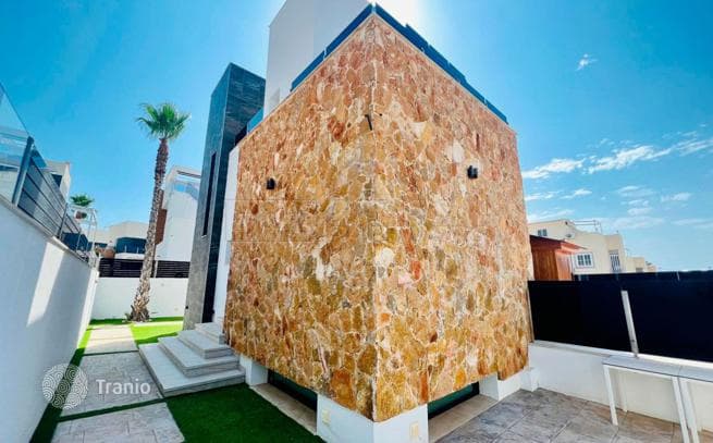 3-Bedroom Villa in Torrevieja, photo 3