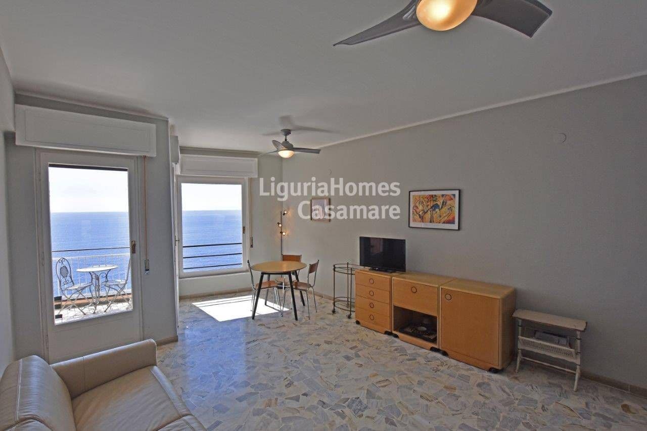 1-Bedroom Apartment in Ospedaletti, photo 4