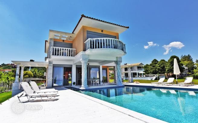 Villa with Private Pool and Garden 20 m from the Sea in Kassandra