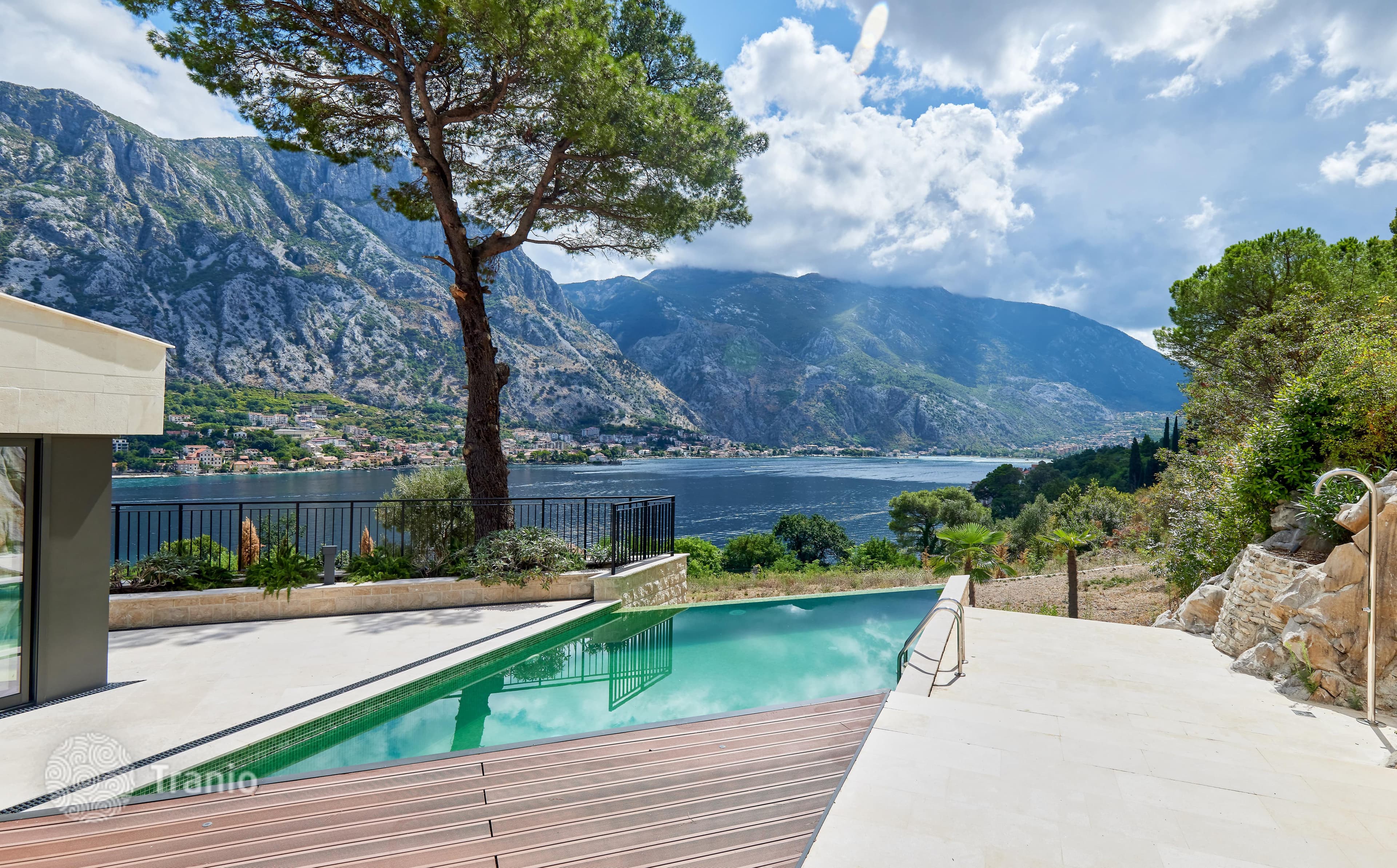 5-Bedroom Villa with Private Pool in Kotor, photo 2