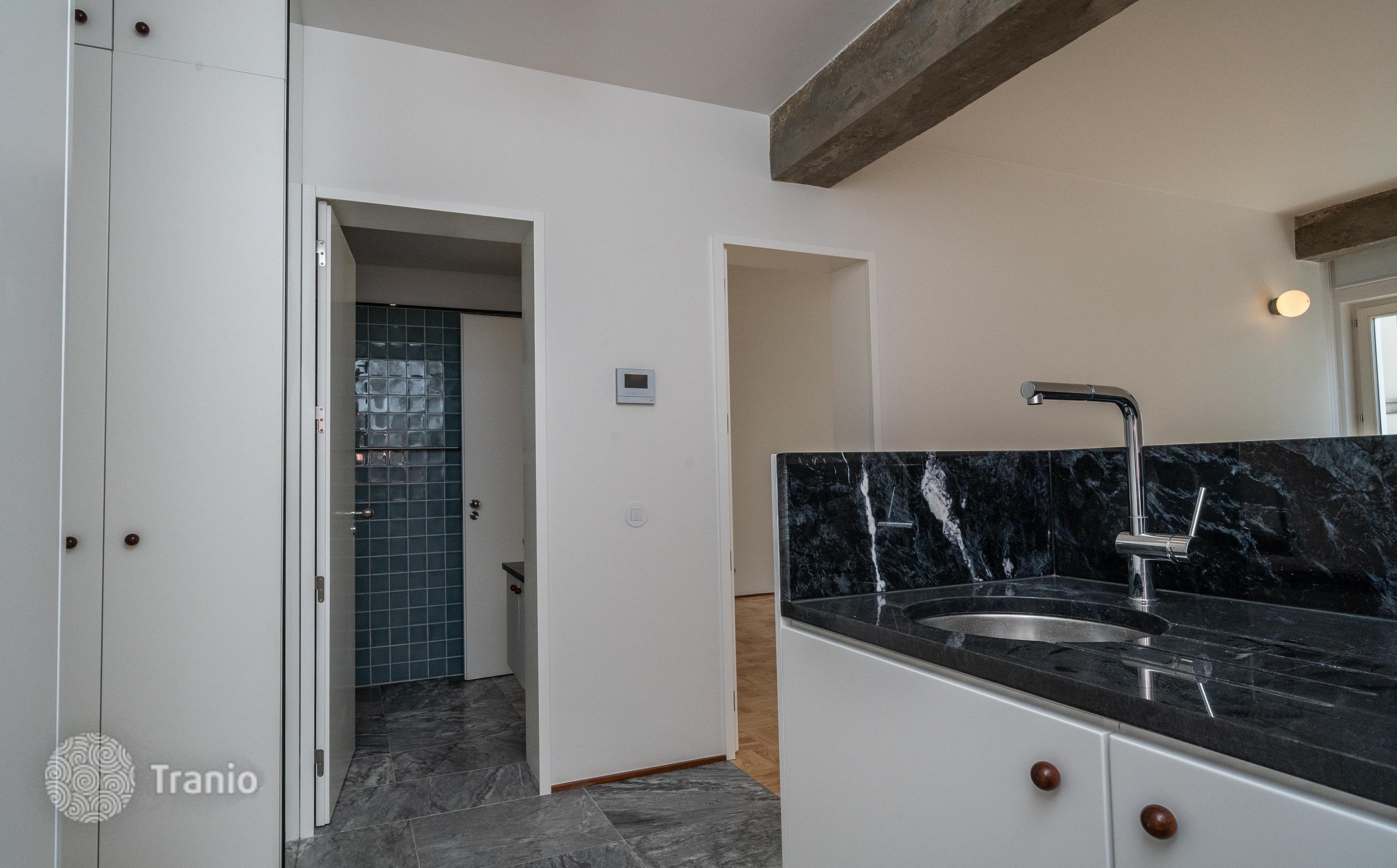Bright Apartments in a Renovated Building in Porto, Portugal, photo 3