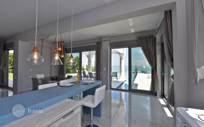 Villa with Private Pool and Garden 20 m from the Sea in Kassandra, photo 4