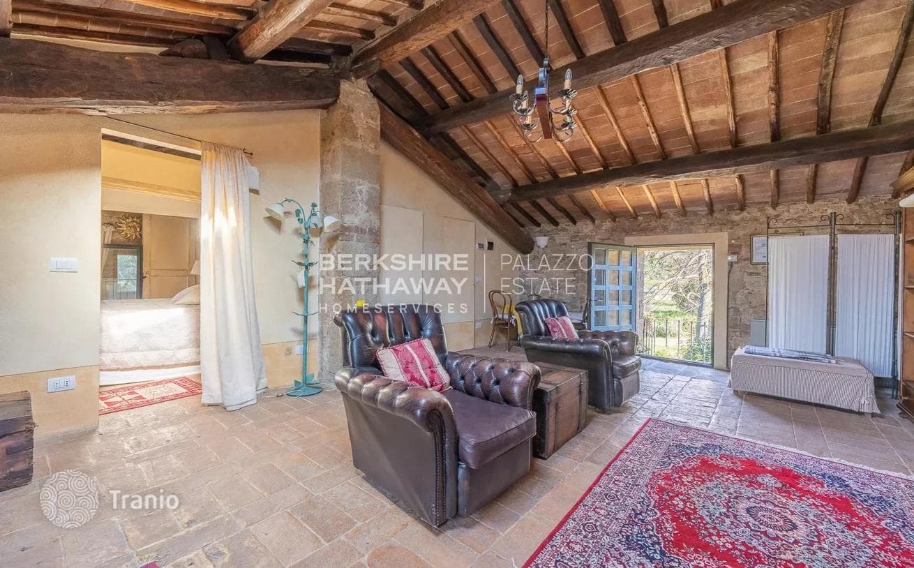 8-Bedroom House in Siena, Italy