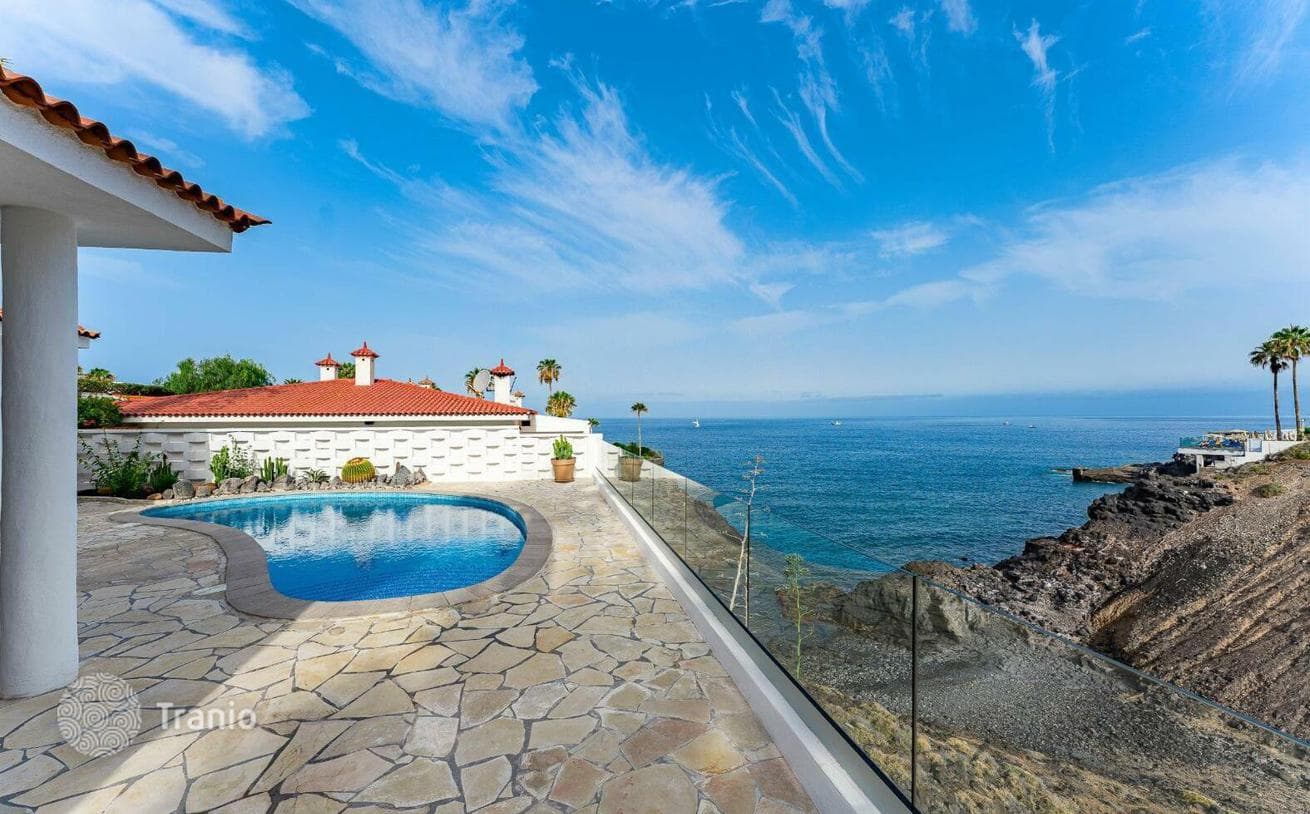 3-Bedroom Villa with Heated Pool and Sea Views in Los Gigantes, Tenerife