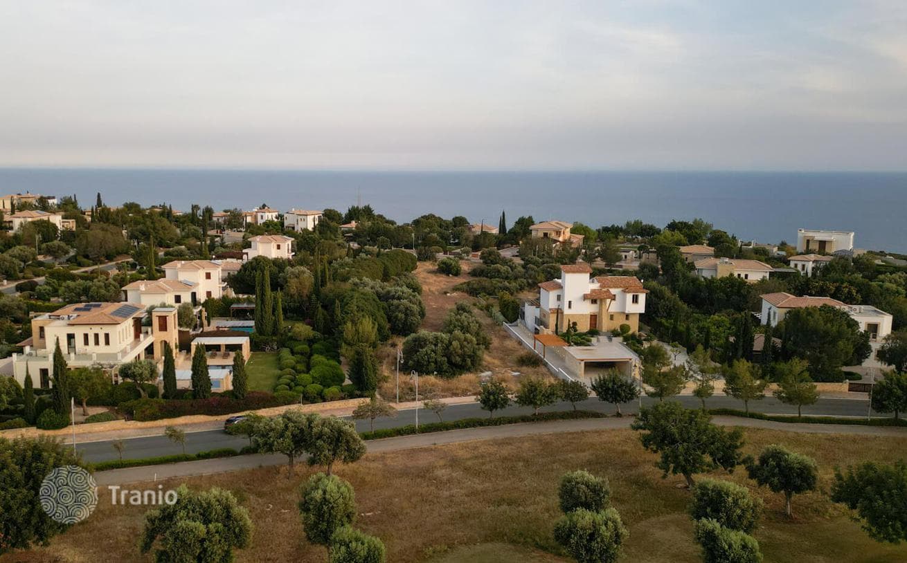 Land Plot with Golf Course View at Aphrodite Hills Resort, photo 3