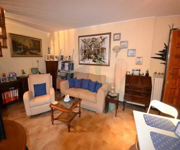 2-Bedroom Apartment in Ospedaletti, photo 3