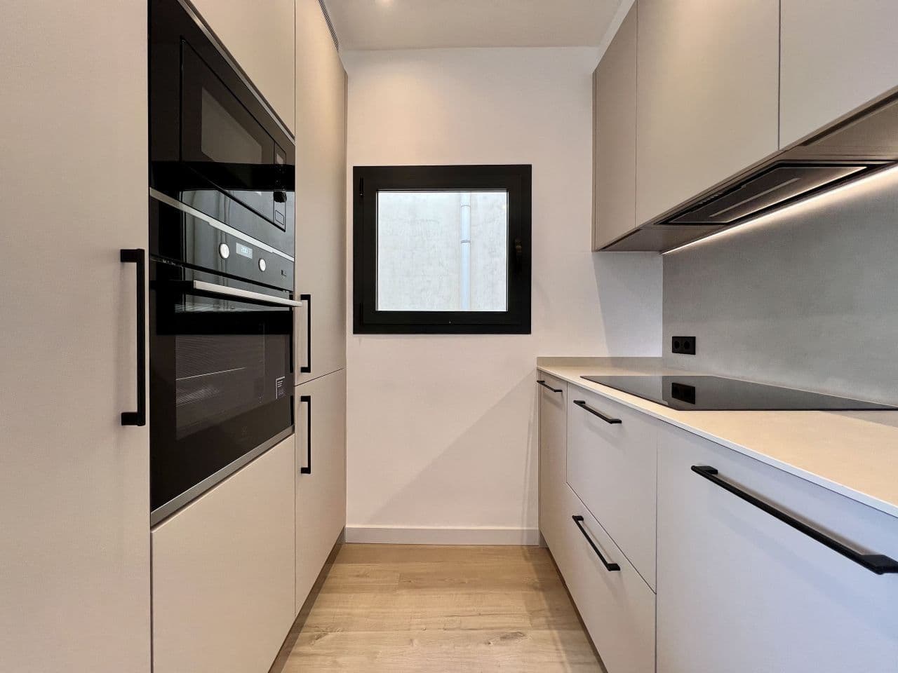 1-Bedroom Penthouse in Palma de Mallorca, photo 5