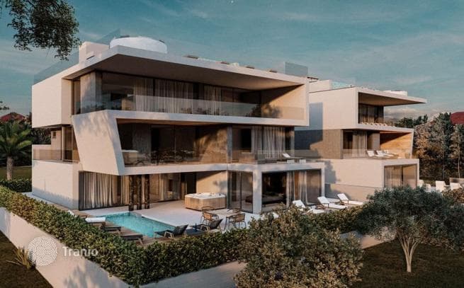 3-Bedroom Apartment with Pool in Kozino
