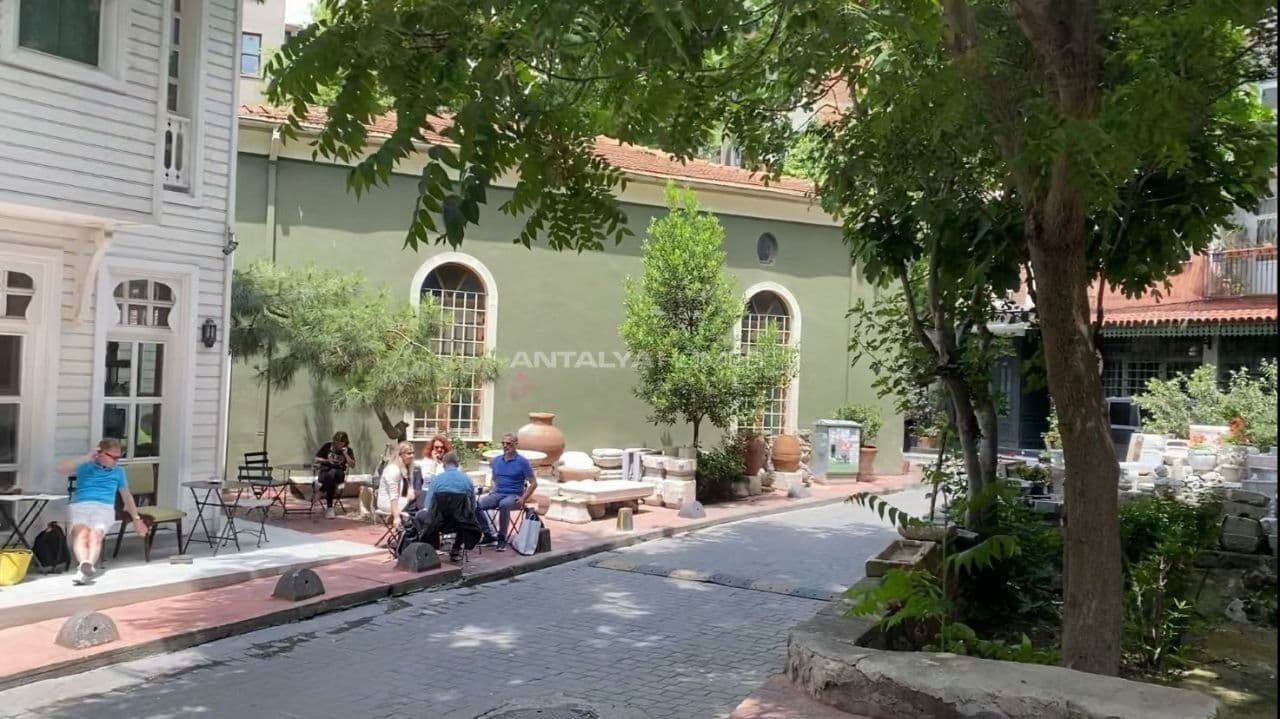 5-Bedroom Apartment in Beyoglu, Istanbul, photo 3