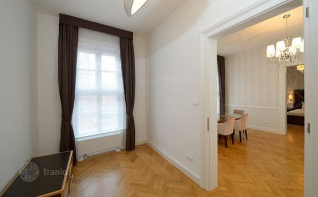 2-Bedroom Apartment with Living Room in District VI, Budapest, photo 5