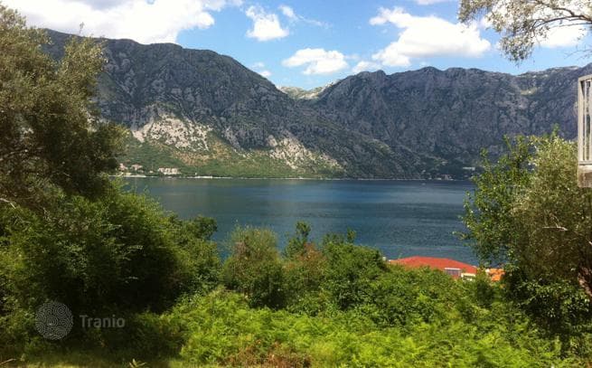 Большой участок на второй линии от моря, Столив, Котор, Черногория