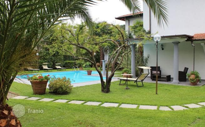 8-Bedroom Villa in Forte dei Marmi, Italy