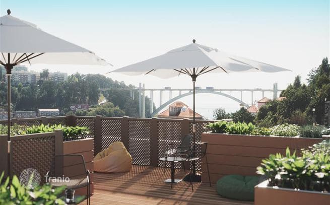 Modern Apartment with Paddle Tennis Court in Porto