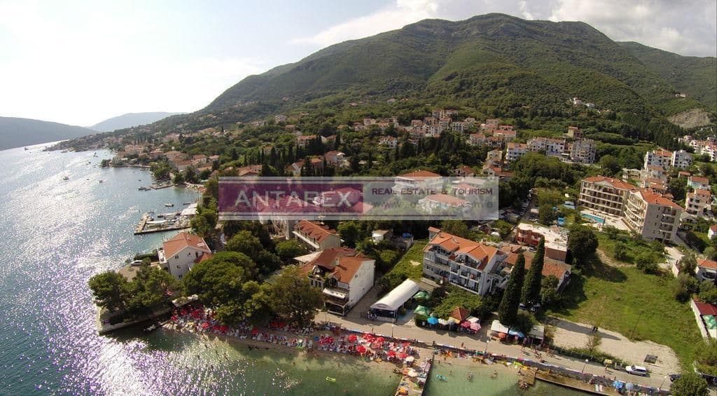 2-Room Apartment in Baosici, Montenegro, photo 2