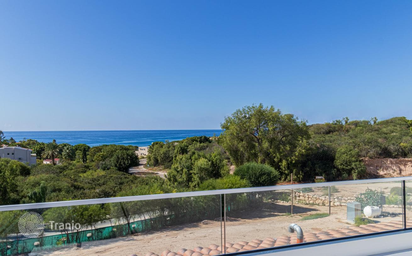 1-Bedroom Penthouse in Coral Bay, Paphos, photo 3