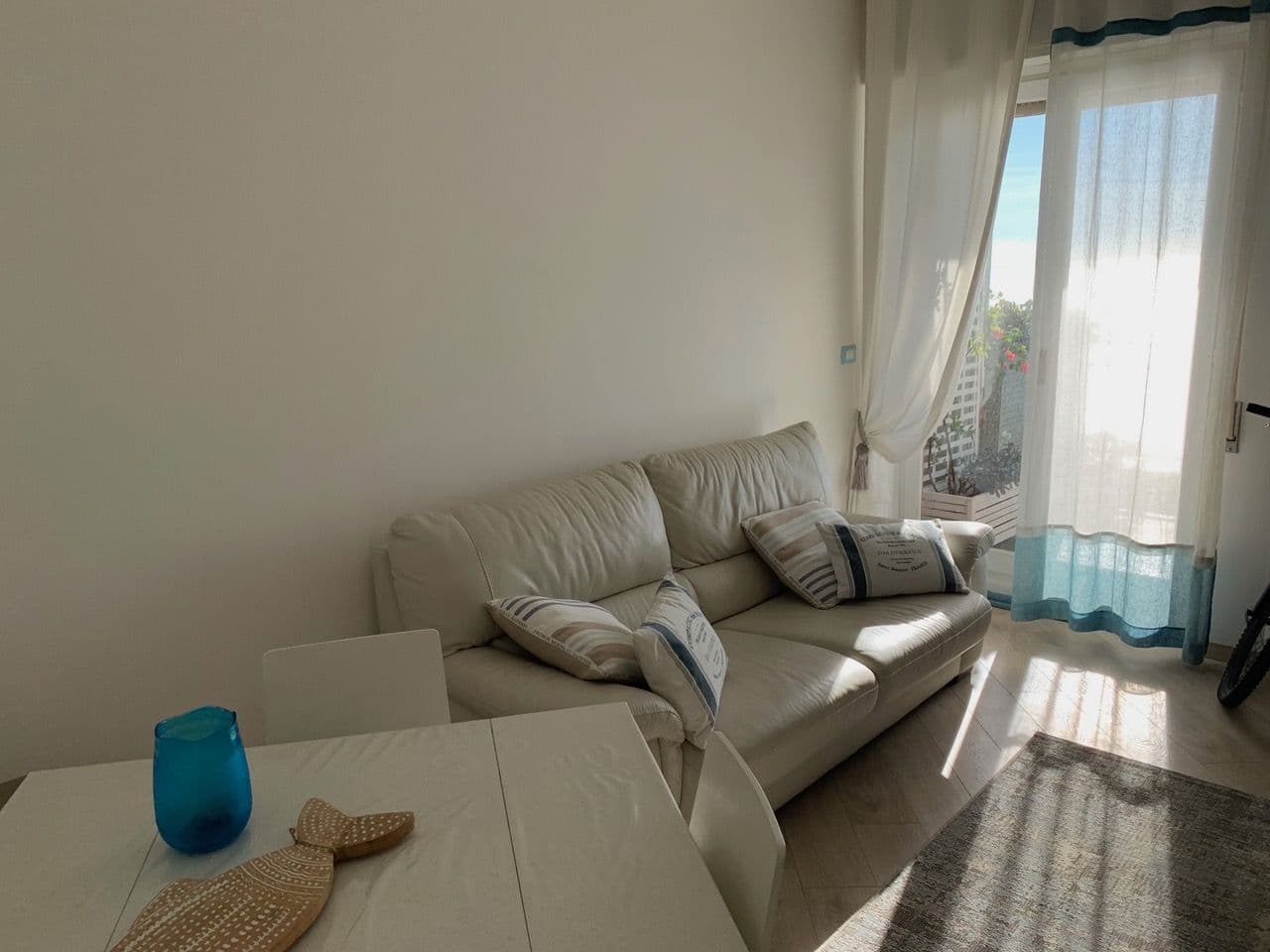 2-Bedroom Apartment in Ospedaletti, photo 2