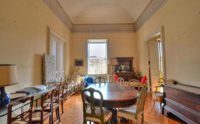 6-Bedroom Apartment with Trevi Fountain Views in Rome, photo 2