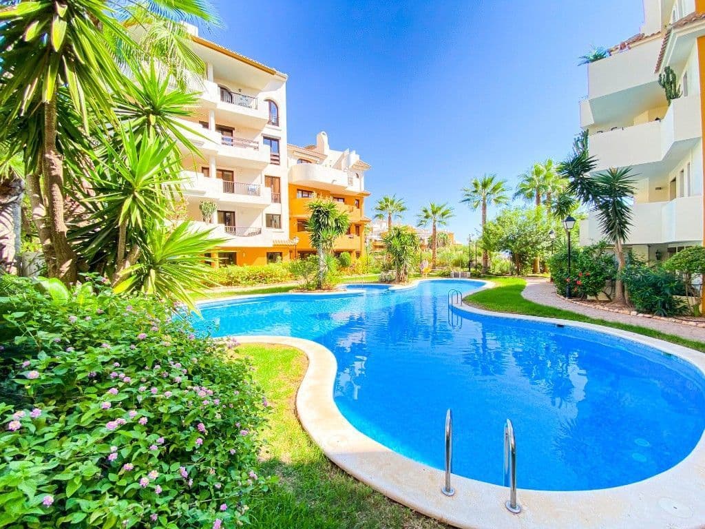 2-Bedroom Apartment in Punta Prima, photo 5