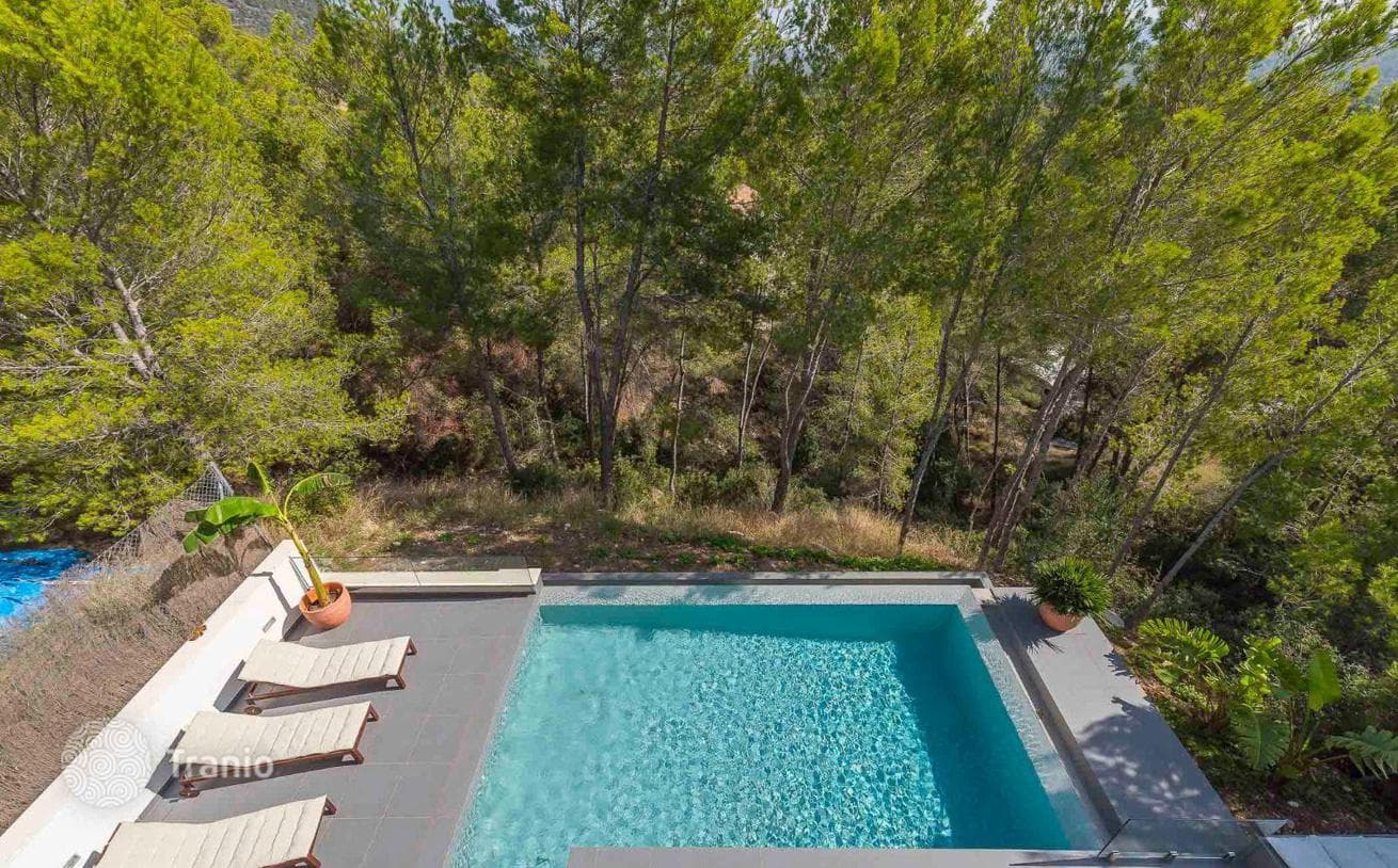 6-Bedroom House with Sea View and Private Pool in Peguera, Mallorca