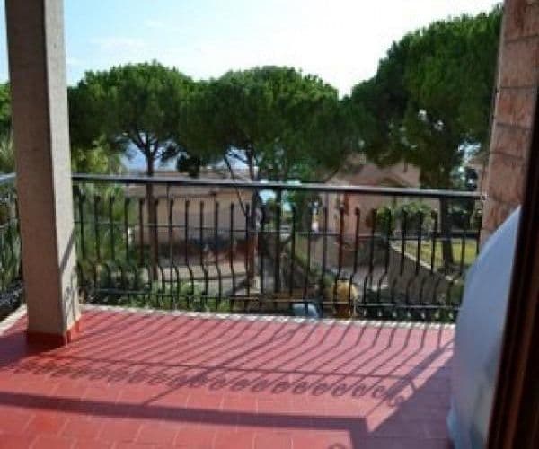 1-Bedroom Apartment in Ospedaletti, photo 3