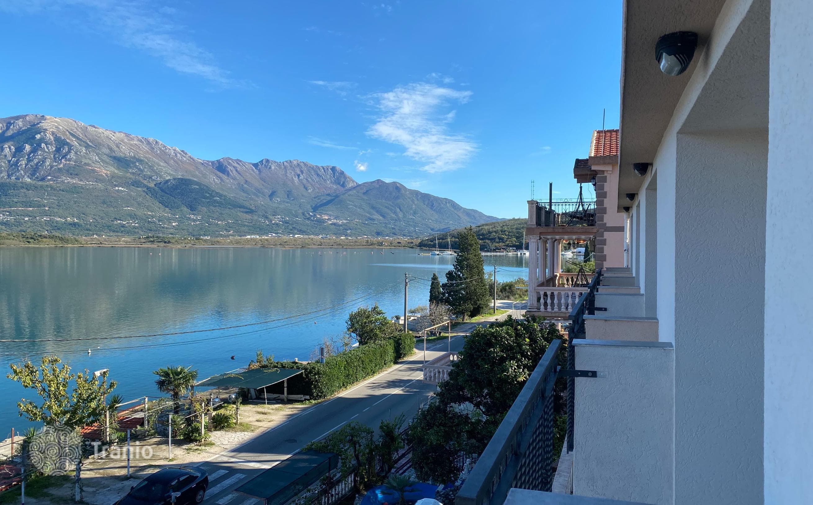 9-Room Villa 370 m² in Tivat, Montenegro, photo 4